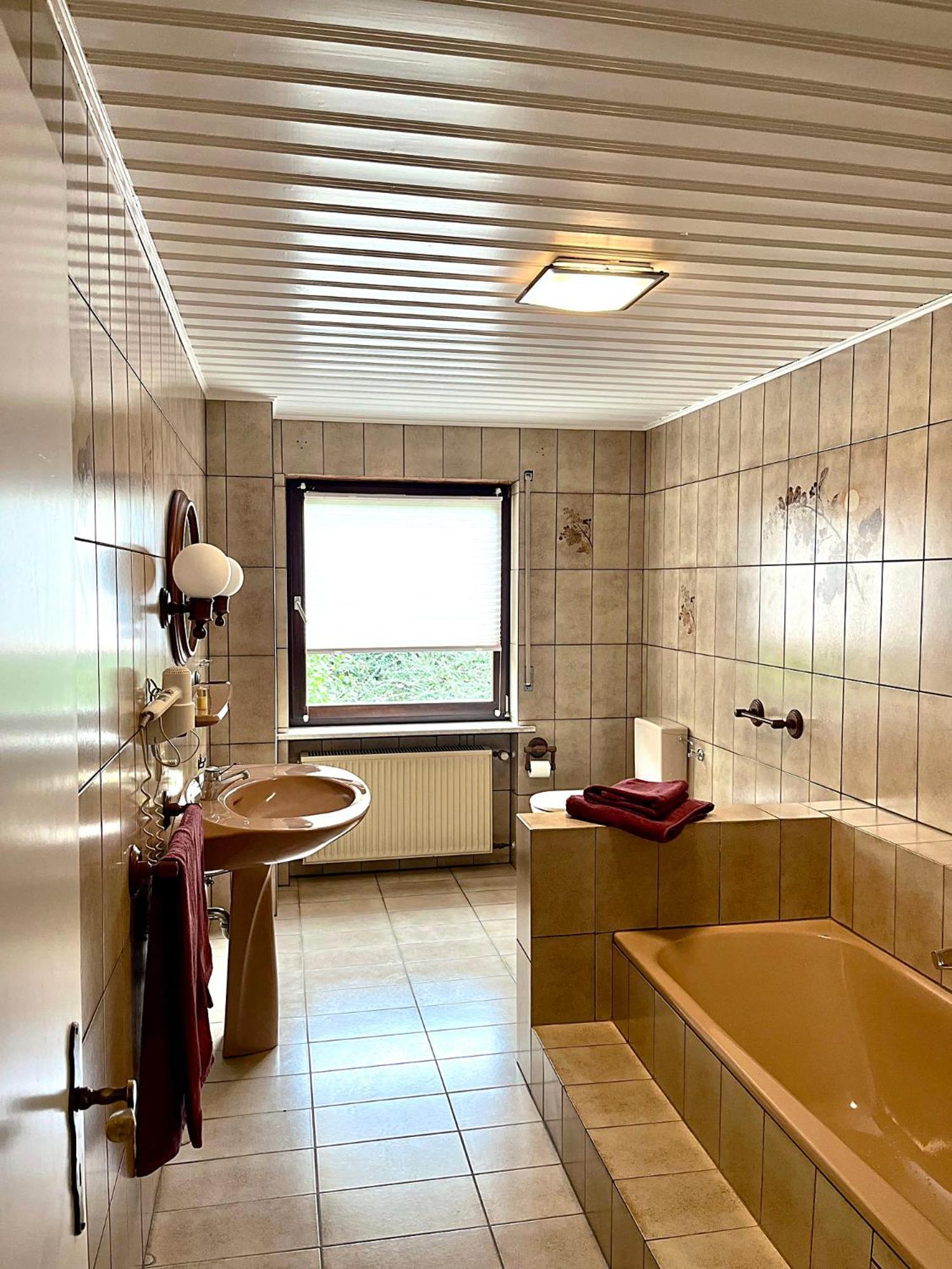 Pension 1595 Im Weingut Botzet Maring-Noviand Esterno foto