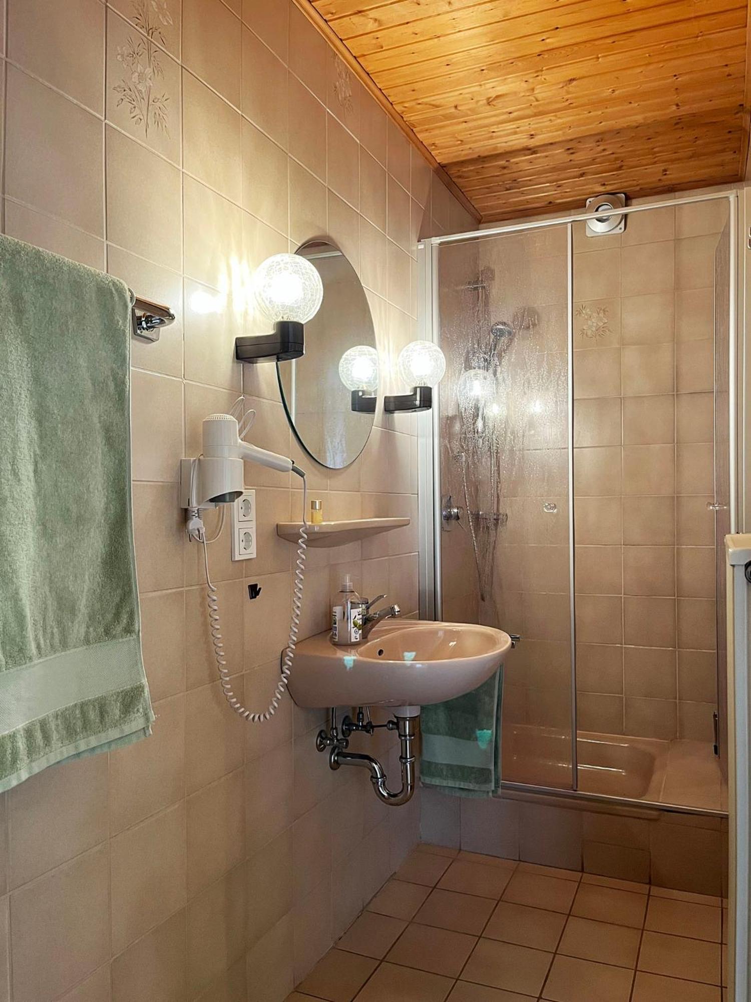 Pension 1595 Im Weingut Botzet Maring-Noviand Esterno foto